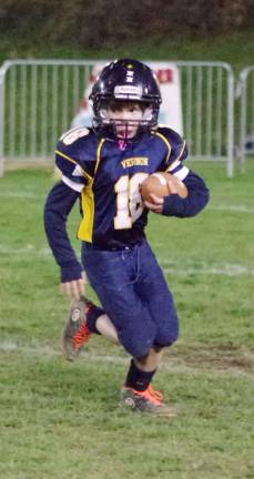 Milk Bowl makes a difference All-day youth football event brings community together Vernon Pony running back Peyton Fox on the move.