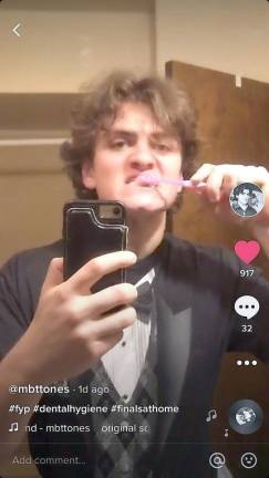 Matt Bottone's TikTok on how to correctly brush teeth.