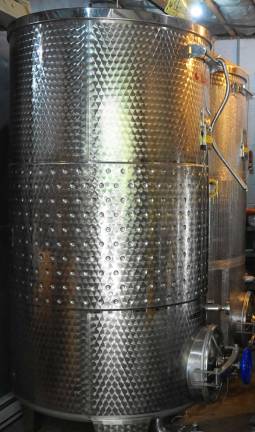 Local winery to celebrate 10th anniversary Multi-purpose vats store "Buongiorno" white wine.