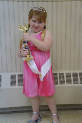 Little Miss Ogdensburg 2015 Arianna gilson is shown.