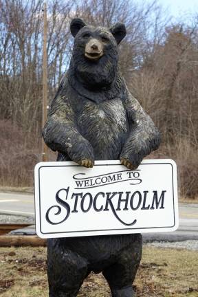 Readers who identified themselves as David Cole, Jacob Grimm, Joann Huff and Pam Perler knew last week's photo was of the Stockholm bear by Four Season's Florist on Route 23.