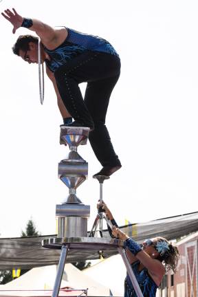 Family circus to wow fairgoers <b>Wallenda sets up Arestov for his gravity-defying balancing act. (File photo by John Hester)</b>