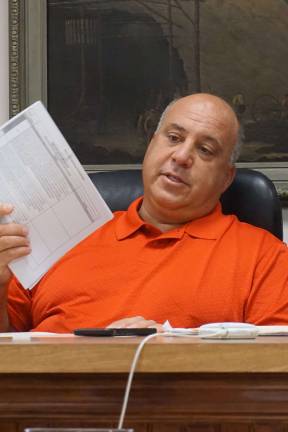 Ogdensburg on target with state standards Photo by Vera Olinski Mayor Steve Ciasullo explains the problems with the state's Best Practice Review at the Ogdensburg Council meeting on Monday, Sept. 28.