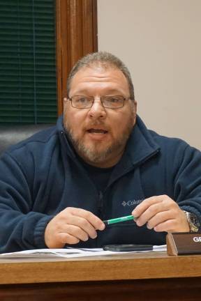 St. Clare's to provide Ogdensburg emergency service Photos by Vera Olinski Ogdensburg Council President George Hutnick reports that Ogdensburg will have daytime emergency services through St. Clare's Hospital.