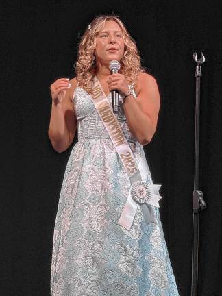 Miss Lafayette is Queen of the Fair <b>Miss Sandyston Aubrey White, right, is second runner-up.</b>