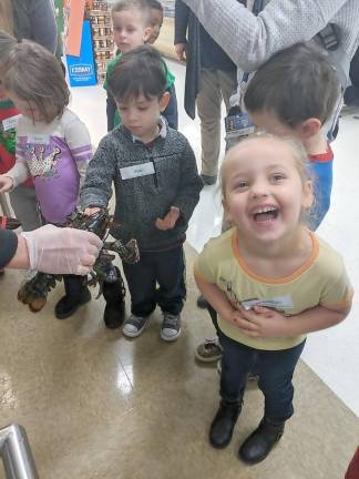 Preschoolers go to Weis market