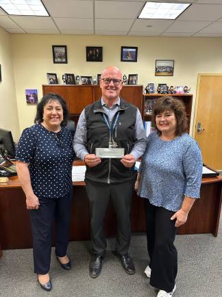 Hardyston Elementary School receives donation for new electronic sign Hardyston Elementary School receives donation for new electronic sign
