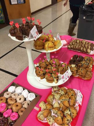 Lafayette PTO gives out muffins, donuts The muffin and doughnut buffet is shown. It was set out by the Lafayette PTO.
