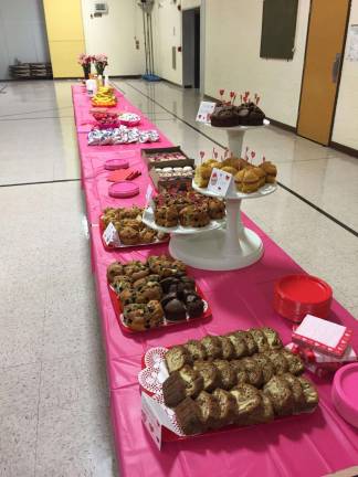 Lafayette PTO gives out muffins, donuts The muffin and doughnut buffet is shown. It was set out by the Lafayette PTO.