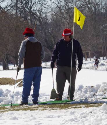 Some 120 golfers gave playing in the snow a shot.