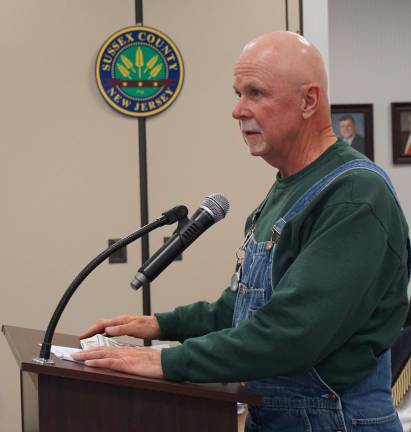 Public pushes for answers on solar project PHOTOS BY VERA OLINSKI John Snyder asks again for an open forum regarding the solar project fiasco.