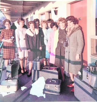 TR4 Students outside a motel, probably while visiting Gettysburg, Pa., on the way back from Washington.