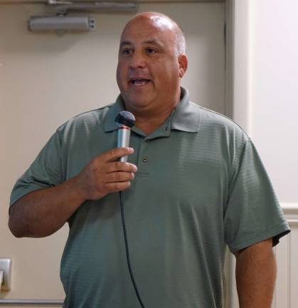 Ciasullo looks back on service PHOTO BY VERA OLINSKI Former Ogdensburg Mayor Steve Ciasullo addresses residents at the July Elizabethtown Gas public meeting.
