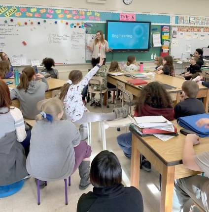 Wallkill Valley grad teaches Franklin students