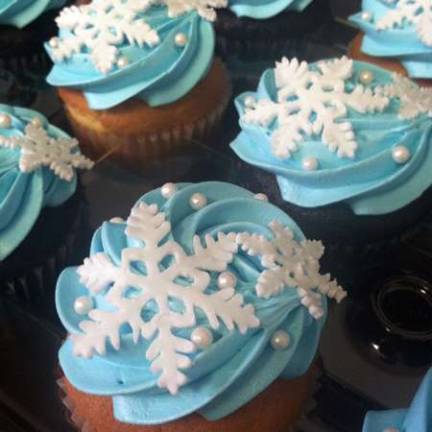 Snowflake cupcakes.