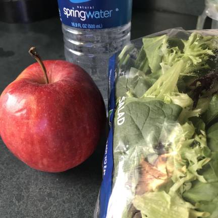 Sticking to a healthy new year's resolution PHOTO BY LAURIE GORDONChoosing a healthy diet can be a challenge, but if you heed some advice from Erin Palinski-Wade, it's not so hard.