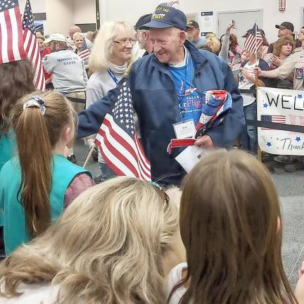 Girl scouts welcome home honor flight