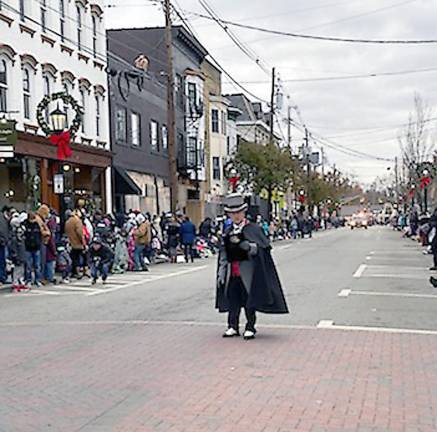 The Town Crier greets the crowd (Photo by Laurie Gordon)