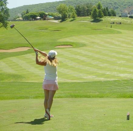Local couple big winners at tourney The golfers ready to play in the 2018 Brews & Birdies Golf Tournament at Wild Turkey Golf Club