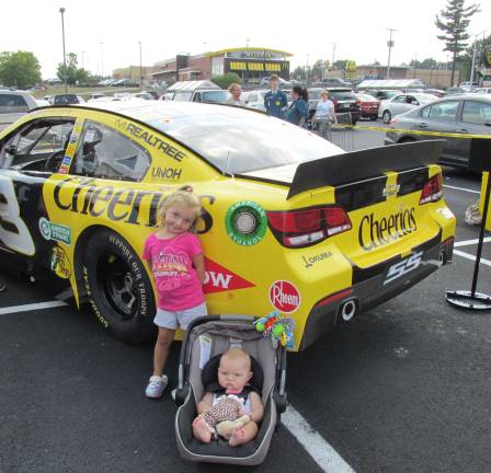 RoNetco raising money to fight hunger Daytona and Emerald Parixio of Sussex are shown at the Franklin ShopRite.