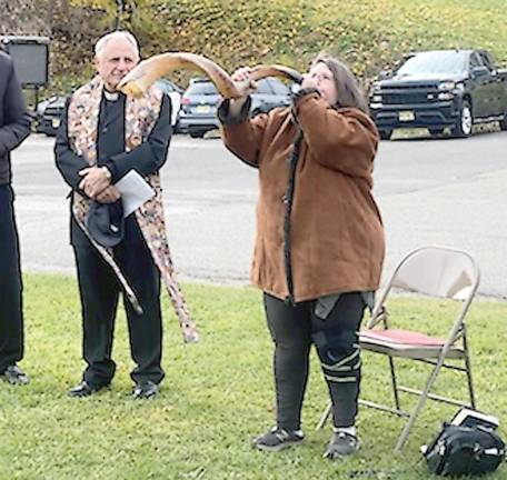 Prayers, songs and the sounding of the Shofar at Sunday's Interfaith Thanksgiving Service (Photo by Laurie Gordon)