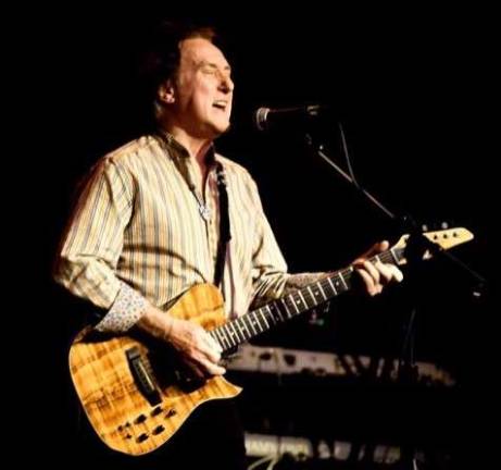 Denny Laine to perform in Newton