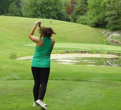Erin Hahn shows winning form at the 4th par 3 hole.