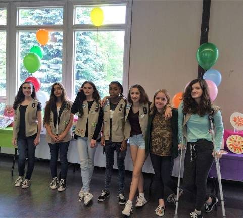 Hilltop Art Education inspires Girl Scout project Girl Scout Troop 101 from left to right, Abigail Morris, Audrey Sacks, Joan Guarda, Madisyn Phillips, Deanna Lubertazzo, Muriel Gibson and Isabella Turndorf.