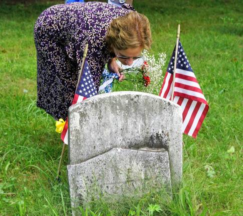 PHOTOS BY VERA OLINSKI Vice Regent Wendy Wyman honors the grave of Civil War Soldier William H. West, an African American Civil War Soldier.