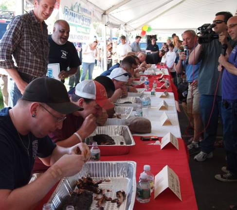 First-responders wanted for rib-eating contest
