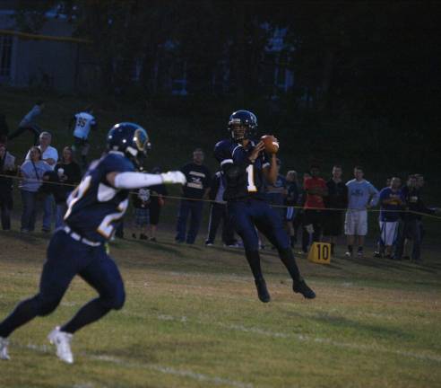 Reese lifts Jefferson to win over Lenape Valley Photo by George Leroy Hunter Jefferson's QB Jerry Reese is back to pass. Reese scored three touchdowns to help lead the Jefferson Falcons to victory.