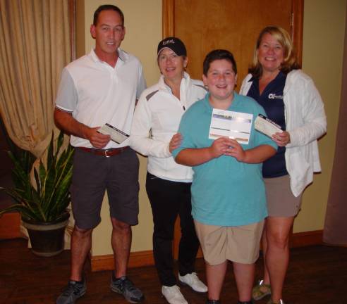 The 9 &amp; Dine winning team of David Bonser, Stacey Manning, Mattew Carr and Joanne Carr celebrating their win