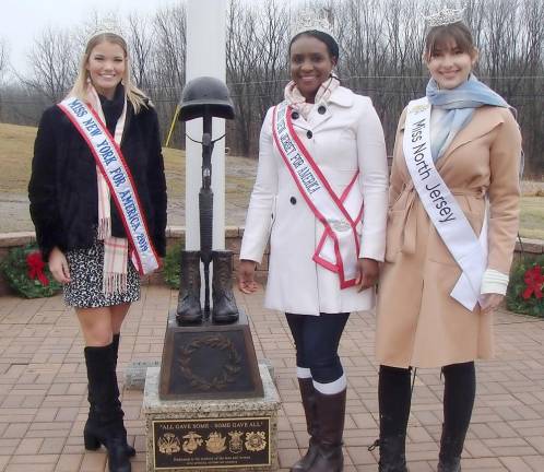 Miss NY Emily Mahana, Miss NJ Olivia Martin and Miss North NJ Veronica Tullo share in the volunteer wreath placing.