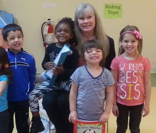Robin Tomlinson of Sussex Bank recently paid a visit to the Little Sprouts Early Learning Center.