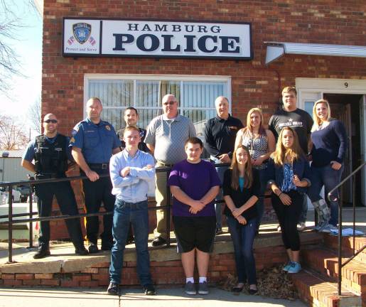 Wallkill Valley FBLA members deliver lunch to the Hamburg Police Department.