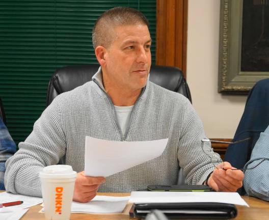 Ogdensburg bans engine braking PHOTOS BY VERA OLINSKI Councilman Peter Opilla clarifies the Engine-Braking Ordinance.