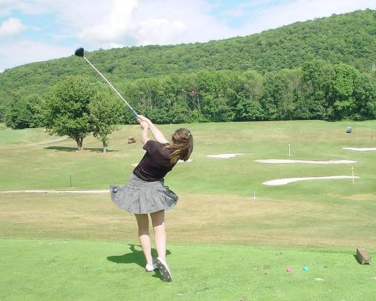 Junior Women’s Champ Malena Johnson hits winning tee shot (Photo by Dr. John T. Whiting)