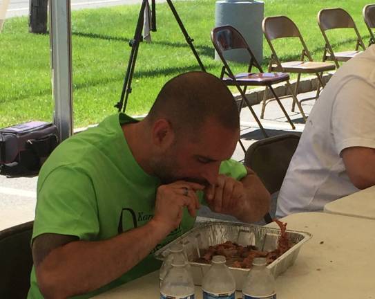 Rocks Ribs Ridges rib-eating contest Vinny Pronesti successfully deffends his title.