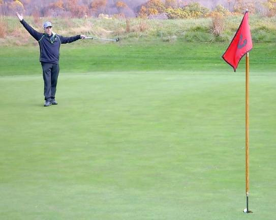 Joe Giammarino sinks his 45 foot putt to par the par 4 9th hole to put pressure on Anthony Ulacco to hole his birdie putt