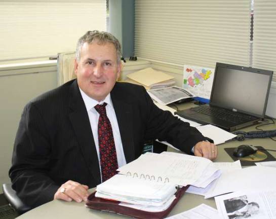 Straus News names new sales leaders Frank Curcio has joined Straus News as director of Sales and Marketing.
