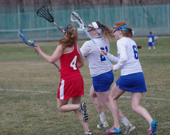 High Point's Nicole Chirico (4) is pursued by Kittatinny Cougars.