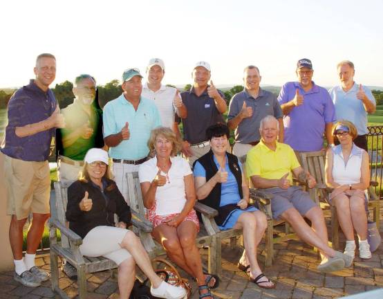9 &amp; Dine golfers confirm the enjoyment of the event with a BIG thumbs up on the deck of Owen&#x2019;s Pub