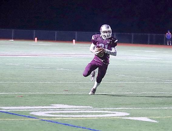 Newton running back Aaron Fantasia made six receptions for 118 yards (Photo by George Leroy Hunter)