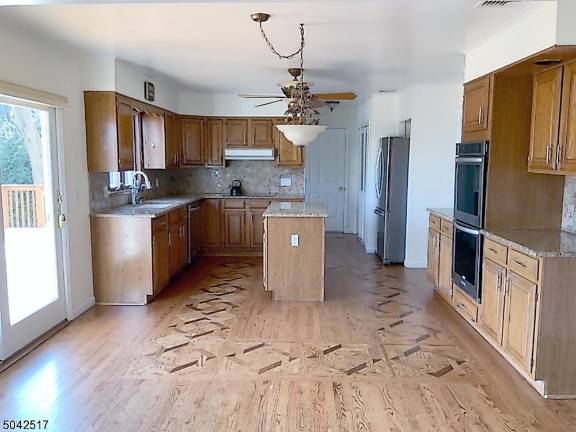 Home on private cul de sac offers mountain views Home on private cul de sac offers mountain views
