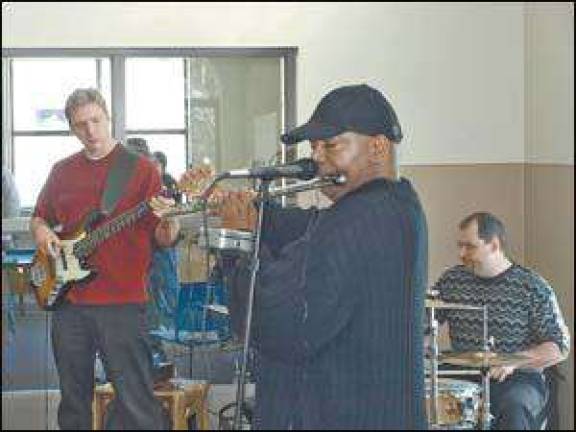 Jazz trio plays at college Jazz trio plays at college