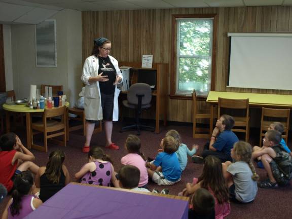 Hopatcong resident &quot;Bionic&quot; Bonnie Anderson, of Mad Science Group, demonstrating scientific principles to 14 curious guests in an upper room of the Franklin Branch of the Sussex County Library Thursday evening.