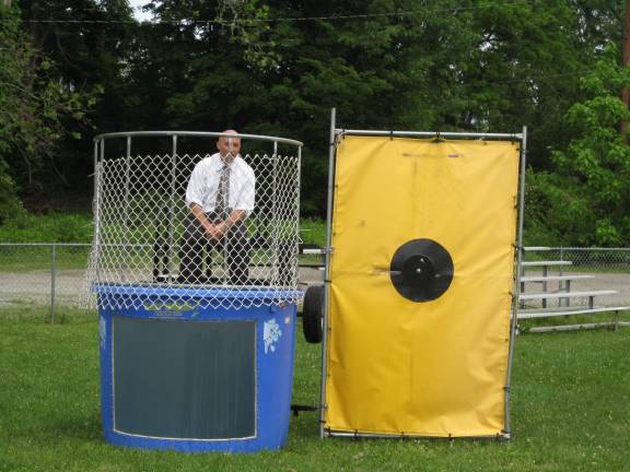 Reading challenge exceeded; time to dunk the administrators Vice principal Patrick Ketch is ready to be dunked.