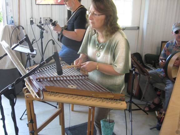 Dulcimer string band opens farmers' market Donna Traylor plays the enchanting dulcimer.