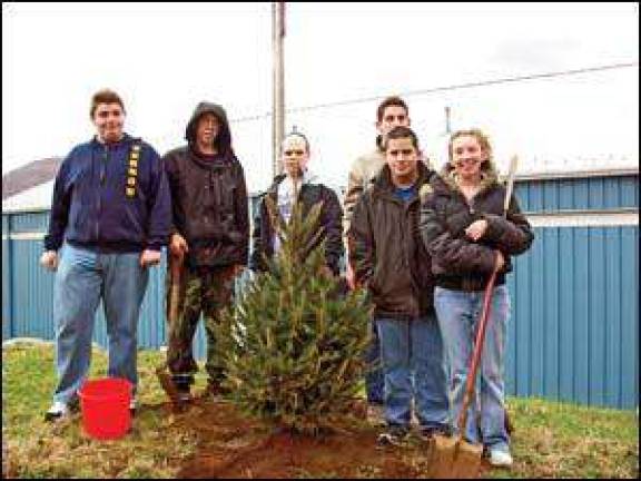 Young Kiwanis members get involved in the community Young Kiwanis members get involved in the community
