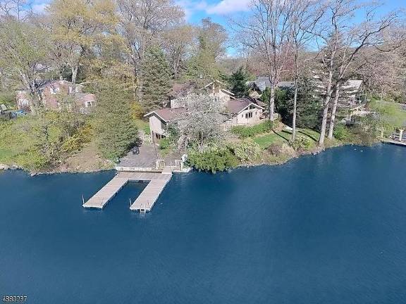 Exclusive Manitou Island home captures the lake’s true beauty Exclusive Manitou Island home captures the lake’s true beauty